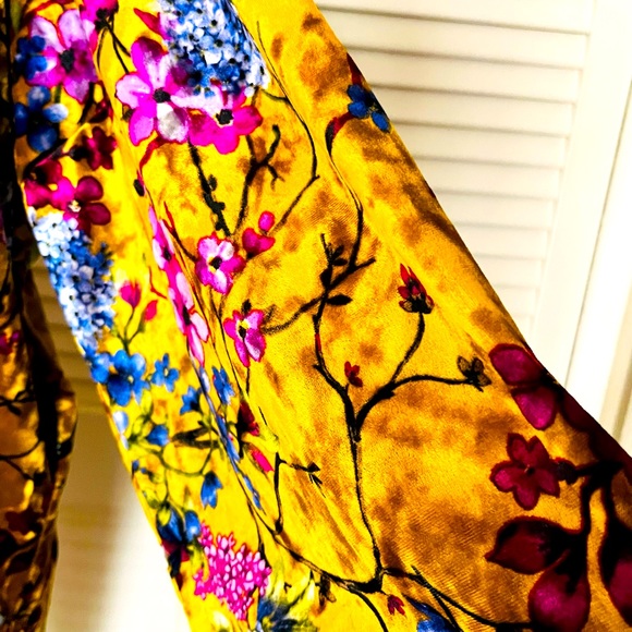 LOVE IN. Womens’ Vintage Velvet Floral Long Kimono - Picture 4 of 4